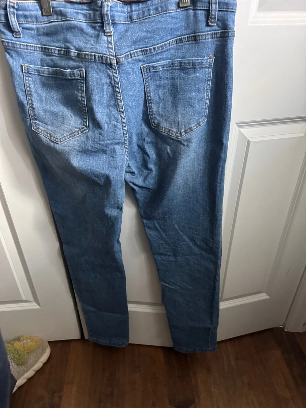 Women Slim Straight Jeans in Light Blue Denim - Picture 4 of 4